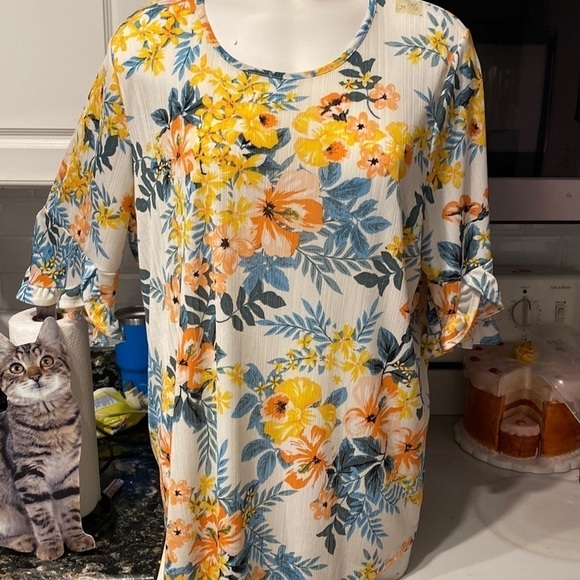 X womens Cure casual floral stretch 3/4 sleeve plus size top 2X.  EUC - Picture 1 of 5